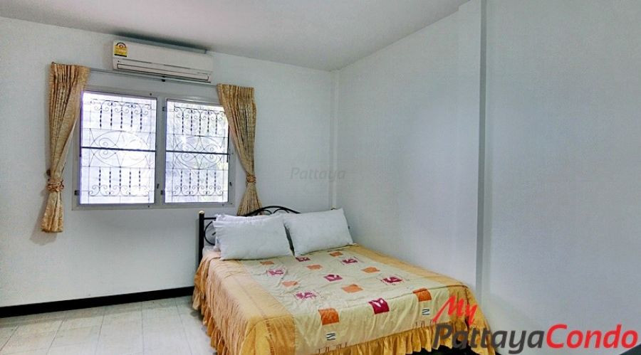 Sub Sombat Village Central Pattaya Townhouse For Sale - HCSS01