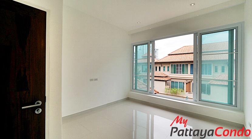 Beverly Hills Village Pattaya Townhouse For Sale - HP0003
