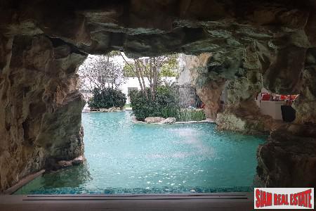 Baan Rajprasong Bangkok | Large Corner One Bedroom Condo for Sale in Lumphini