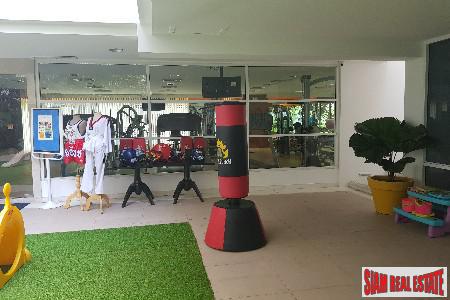 Baan Rajprasong Bangkok | One Bedroom Corner Unit on 20th Floor in Lumphini-2