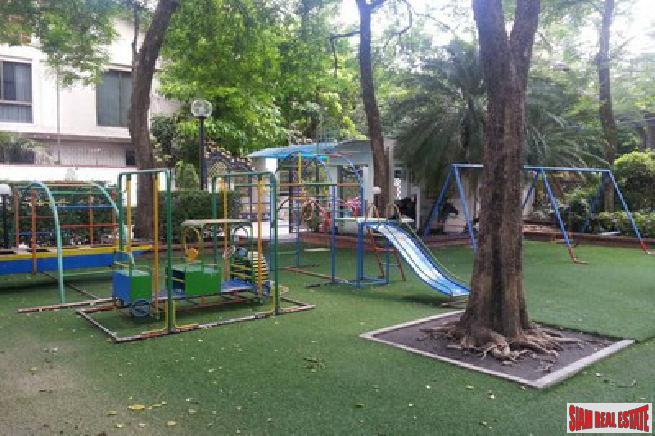 Richmond Palace | Three Bedroom Condo on the 11th floor on Sukhumvit 43, Bangkok-6