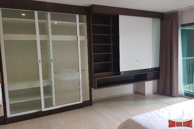 Noble Solo Condo | Sunny Two Bedroom Condo with Pool Views on Sukhumvit 55-11