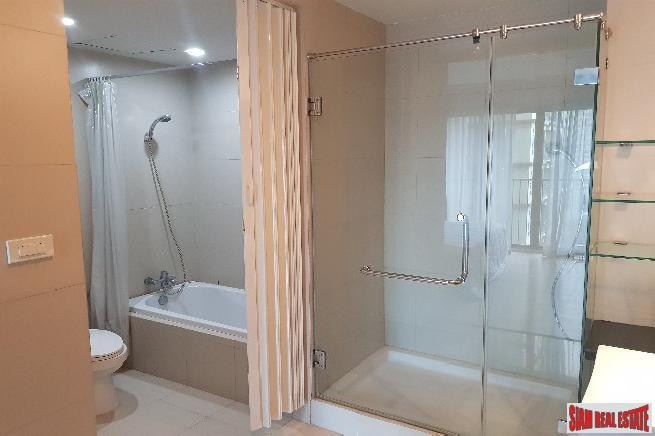Noble Solo Condo | Sunny Two Bedroom Condo with Pool Views on Sukhumvit 55-23