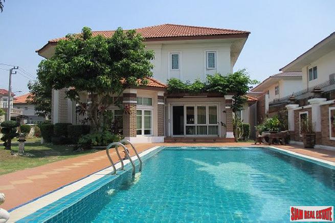 The Parkland Srinakarin Lakeside