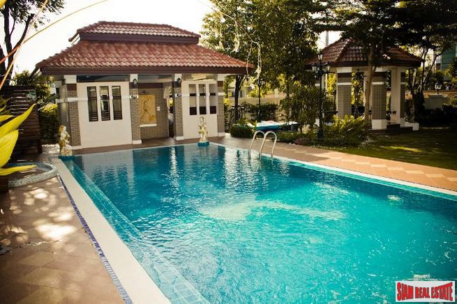 The Parkland Srinakarin Lakeside