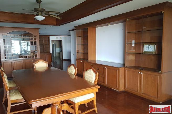 Oriental Towers Condo | Large Three Bedroom Family Condo with Pool and City Views in Ekkamai-19