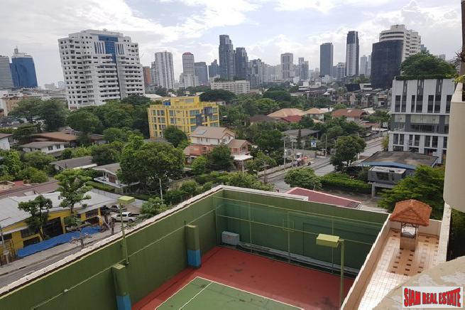 Oriental Towers Condo | Large Three Bedroom Family Condo with Pool and City Views in Ekkamai-3
