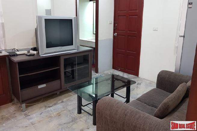 Saranjai Mansion | Large One Bedroom with Balcony and Pool View on Sukhumvit 6, Bangkok-12