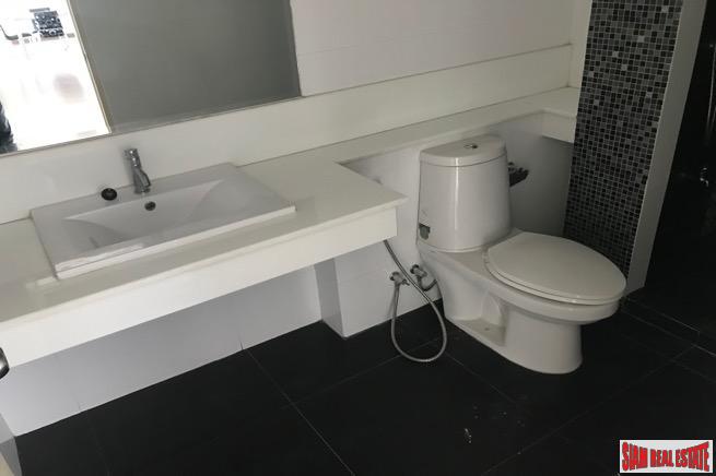 D65 | Large Spacious Three Bedroom in Low Rise Condo between Ekkamai and Phra Khanong-13