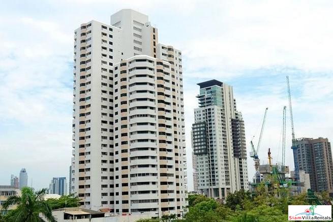 Baan Suan Petch | Roomy Two Bedroom Condo Good for Small Family in Phrom Phong-8