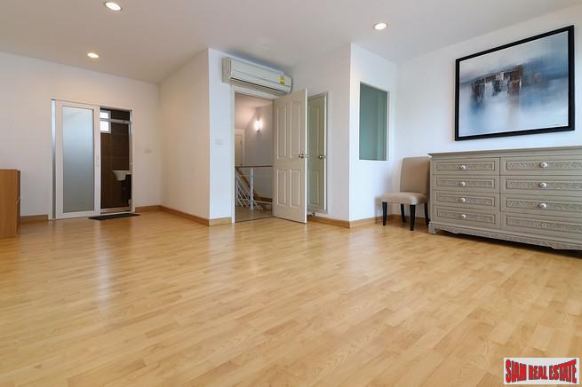 Baan Klang Muang S-Sense | Three Bedroom Three Storey Corner Home Perfect for a Family in Khwaeng Wang Thonglang-27