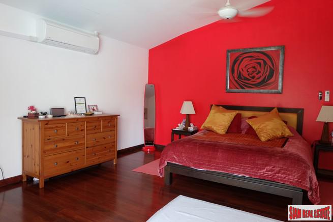 Loch Palm Cove | Large Courtyard Design Three Bedroom Pool Villa for Rent-9