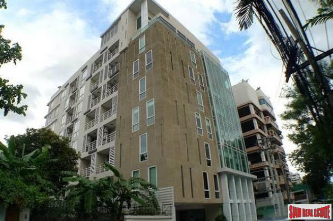 The Alcove 49 | Spacious Thong Lo One Bedroom Condo on Top Floor of Low-Rise Condo