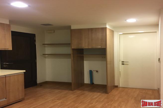 The Alcove 49 | Spacious Thong Lo One Bedroom Condo on Top Floor of Low-Rise Condo-1