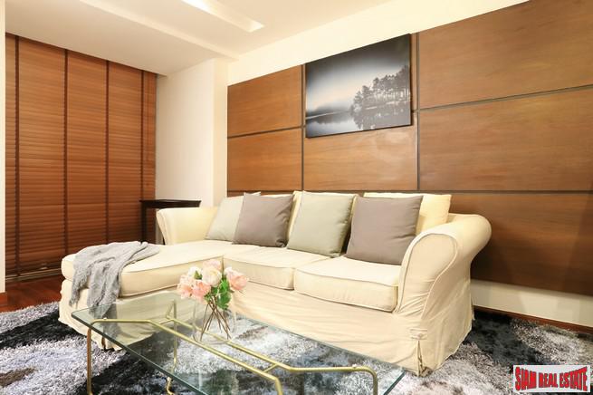 Urbana Langsuan | Comfortable Two Bedroom Condo with Lots of Wood Accents in Lumphini-4