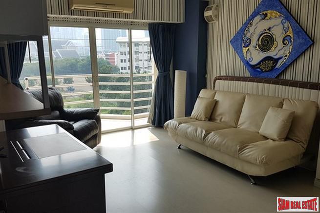 City Living Ratchada | Bright and Colorful Two Bedroom for Sale a Short Distance to MRT Huai Khwang-4