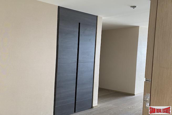 The ESSE Asoke | Excellent Two Bedroom Condo for Sale on the 39th Floor - Last Chance, Special Price !-16