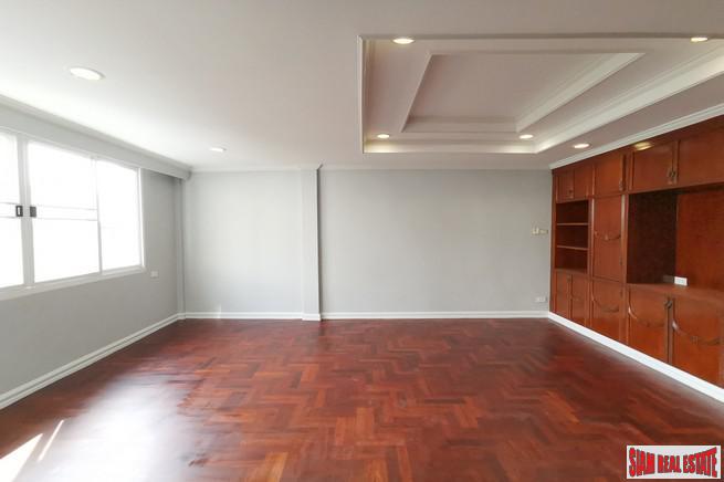 Three Storey Six Bedroom Home for Sale in an Excellent Sathupradit-Rama 3 Location-13