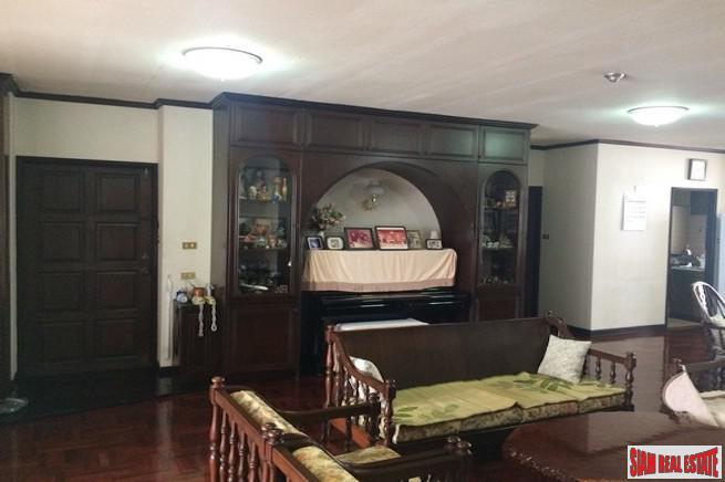 Grand Ville House 2 | Super Large Four Bedroom Family Style Condo for Sale in the Heart of Asok-1