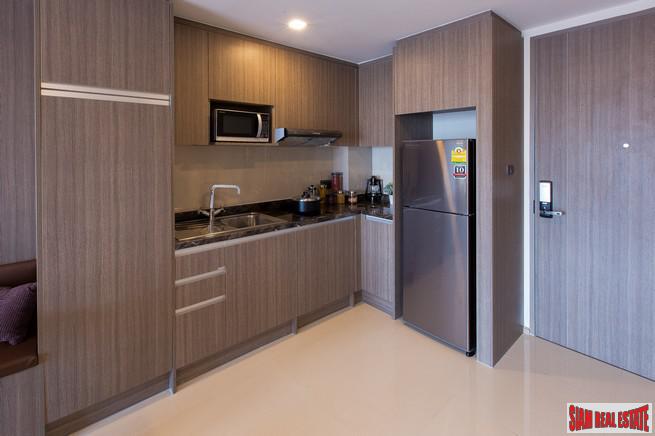 Low-Rise Quality Condo at Soi Thong Lor with Roof Facilities, close to Phetchaburi Road - 2 Bed Units-4