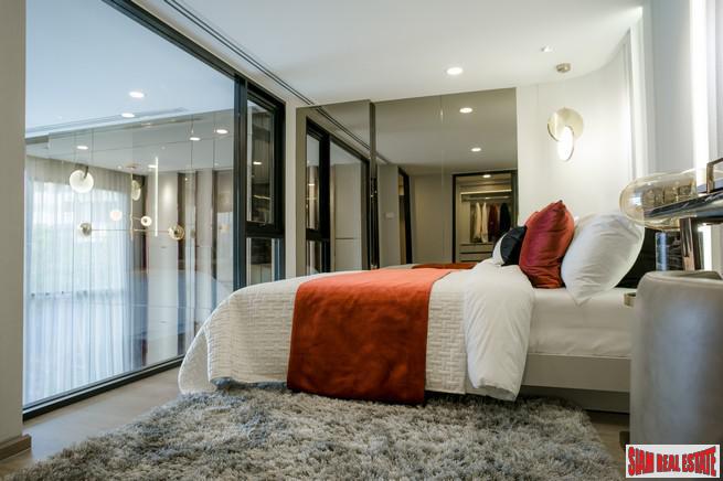 Pre-Sale of Hot New Luxury High-Rise Condo of Loft Units at the New Central Business District next to MRT Huai Khwang - 2 Bed Loft Units - Free Full Furniture and Discount!-17