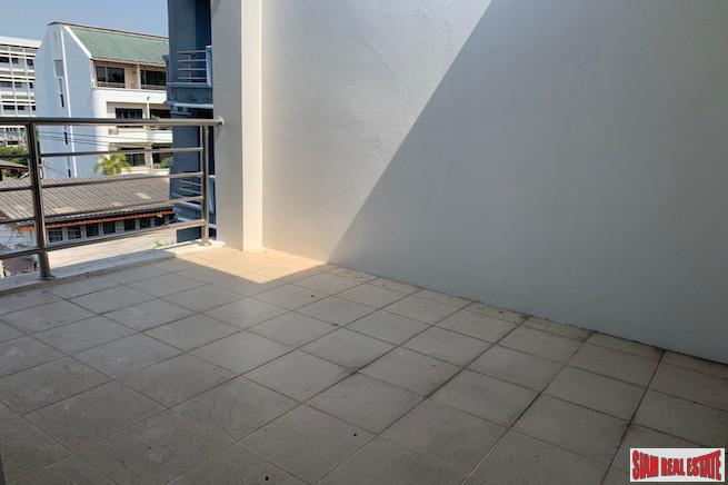 Four Storey Five Bedroom House for Sale with Lots of Parking in Ekkamai-4