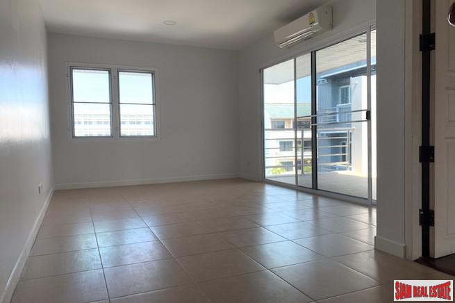 Four Storey Five Bedroom House for Sale with Lots of Parking in Ekkamai-5