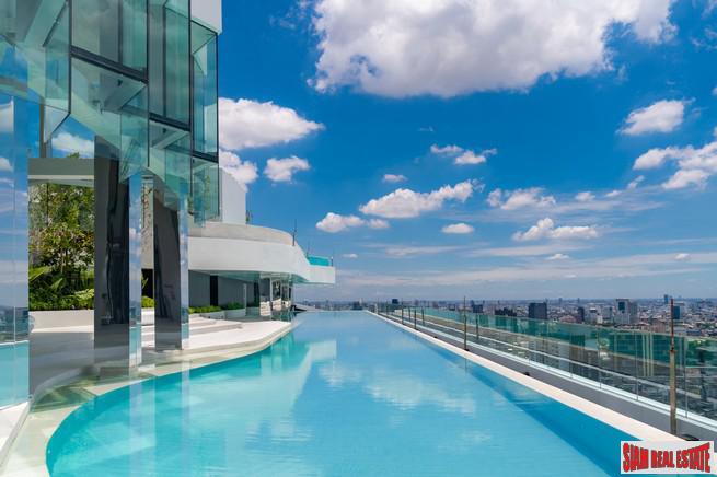 Newly Completed Mega Project with 2,400 Sqm of Sky Facilities only 300 metres to MRT Phra Ram 9, Rama 9 Road - 2 Bed Units