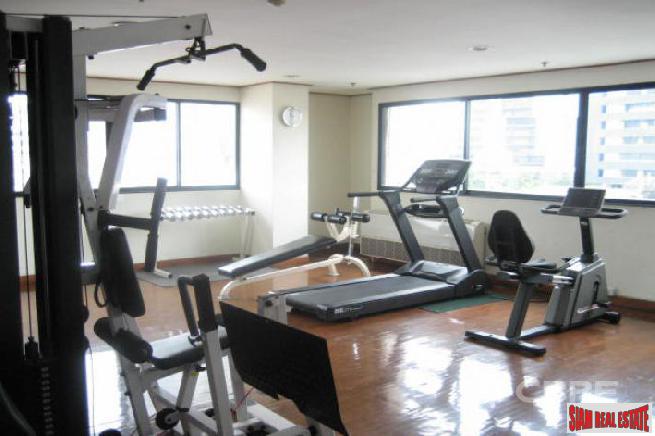 Sampoom Garden | Large 2 Bed Corner Unit on the 8th Floor with 4 Balconies Located only 200 Metres to BTS at Sathorn-12