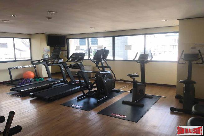 Sampoom Garden | Large 2 Bed Corner Unit on the 8th Floor with 4 Balconies Located only 200 Metres to BTS at Sathorn-15