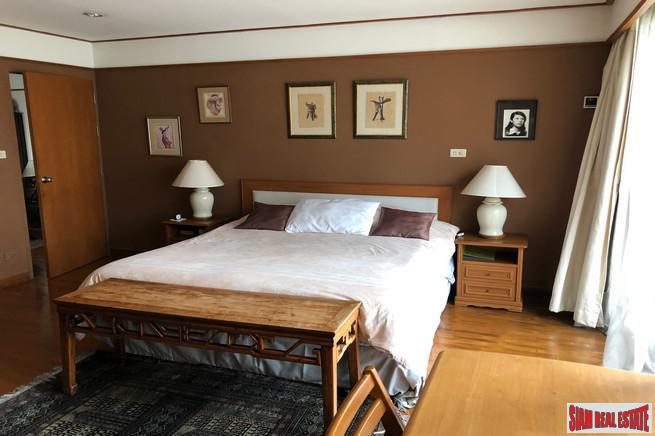 Sampoom Garden | Large 2 Bed Corner Unit on the 8th Floor with 4 Balconies Located only 200 Metres to BTS at Sathorn-16