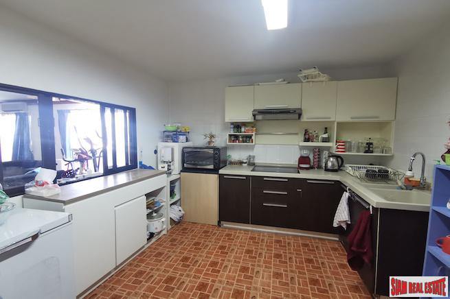 Richmond Palace | Extra Large Two Bedroom Condo for Sale in a Quiet Phrom Phong Location-9