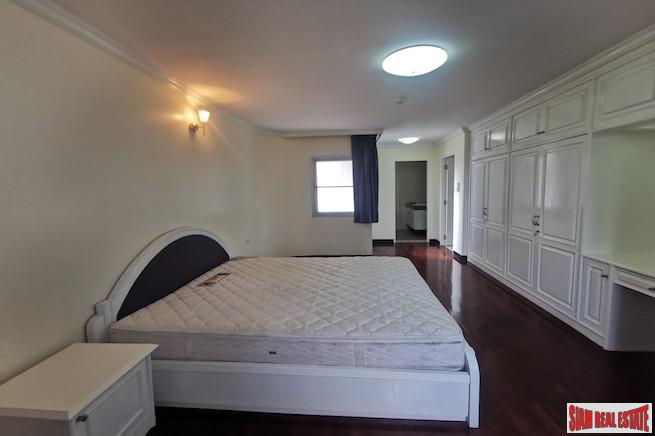 Regent on the Park 1 | Spacious Three Bedroom Condo + Maids Room + Two Balconies for Sale at Sukhumvit 26, Phrom Phong-10