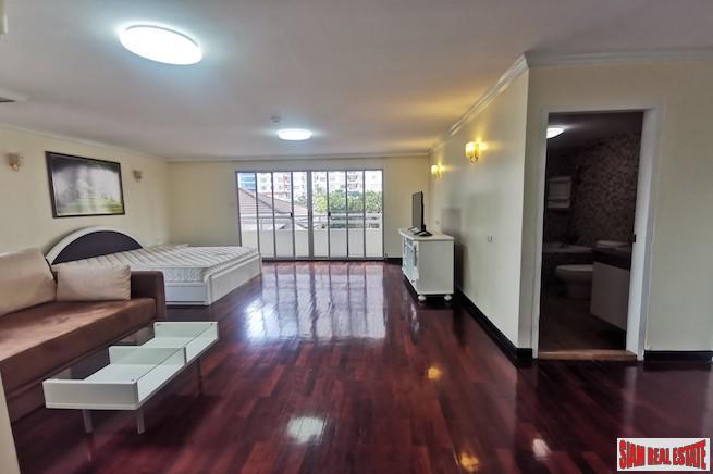 Regent on the Park 1 | Spacious Three Bedroom Condo + Maids Room + Two Balconies for Sale at Sukhumvit 26, Phrom Phong-7
