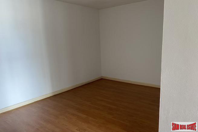 Baan Sukhumvit 36 | Two Bedroom with Unblocked Views for Sale in Thong Lo - Perfect for Renovation-15