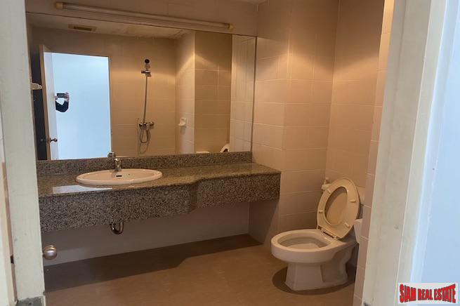Baan Sukhumvit 36 | Large Two Bedroom Condo for Sale in Thong Lo with Unblocked City Views-4