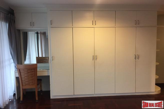 Richmond Palace Condominium | Bright & Peaceful Three Bedroom Corner Unit for Sale in Phrom Phong-12
