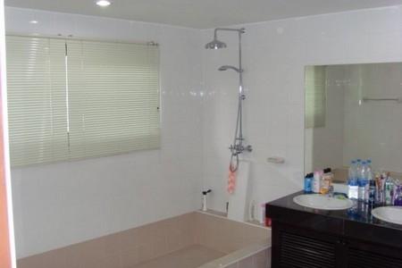 Modern Five Bedroom House with Swimming Pool For Sale at Patong