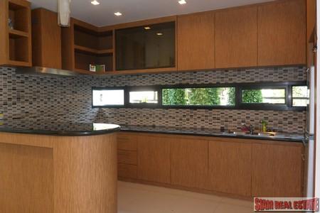 Srisuchat Grand Ville 1 | Three Bedroom House with a Private Pool in a Quiet Location on By Pass Road For Rent