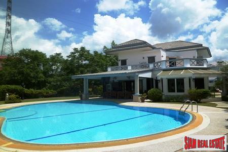 Anuphas Golf Ville | Three Bedroom Mountain View House with Pool in Kathu