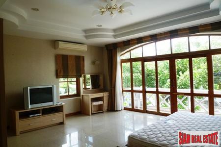 Anuphas Golf Ville | Three Bedroom Mountain View House with Pool in Kathu-11